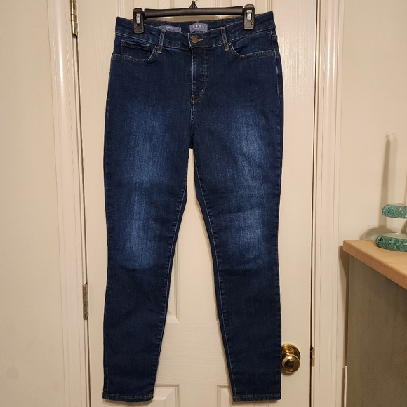NYDJ Denim - 🌼NYDJ Skinny Jeans Lift & Tuck Technology Size 8 with 28" Inseam EUC